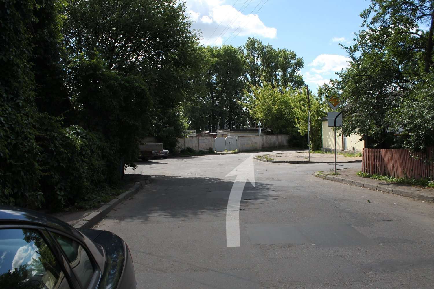 едем по улице Машинистов по главной